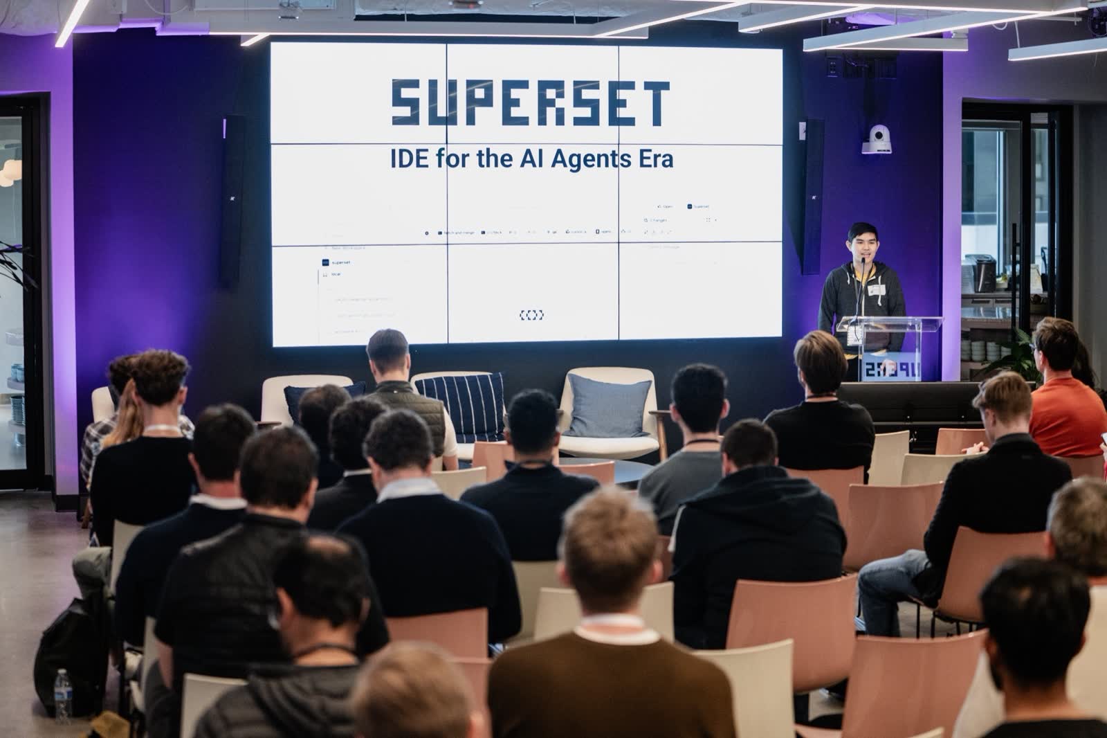 Kiet presents Paradev, the IDE for the AI agents era, to a full room